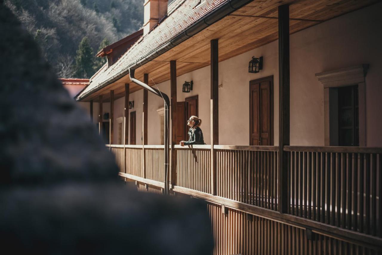 Rooms & Apartments Podsreda Castle Exterior photo