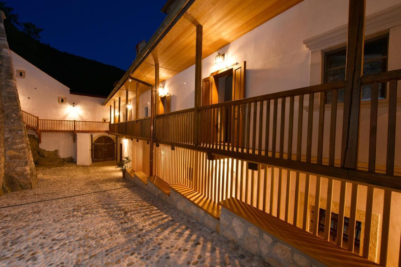 Rooms & Apartments Podsreda Castle Exterior photo